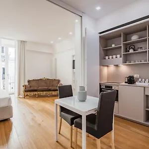 Apartmán Rg7, Katánie